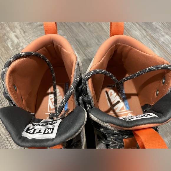 Vans hiking shoes size 6 - Picture 8 of 8